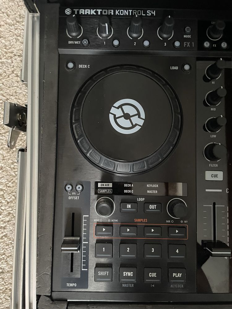 Traktor kontrol s4 (cu case)