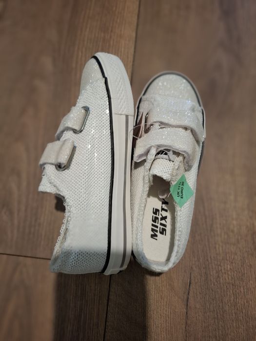 Дрехи и обувки за деца