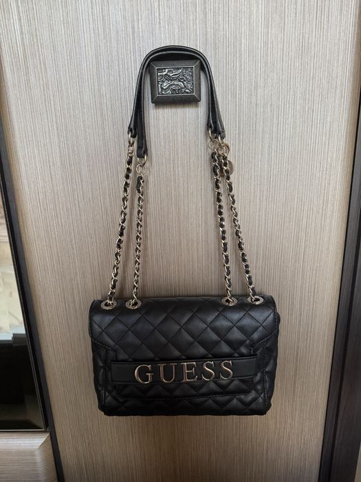 Черна чанта Guess