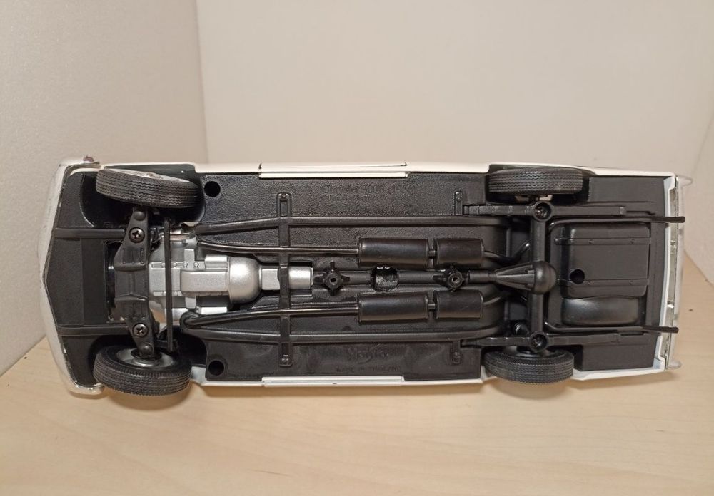 Chrysler 300B 1956
Scara 1:18
Maisto

Pozele reflectă realitatea. Se v