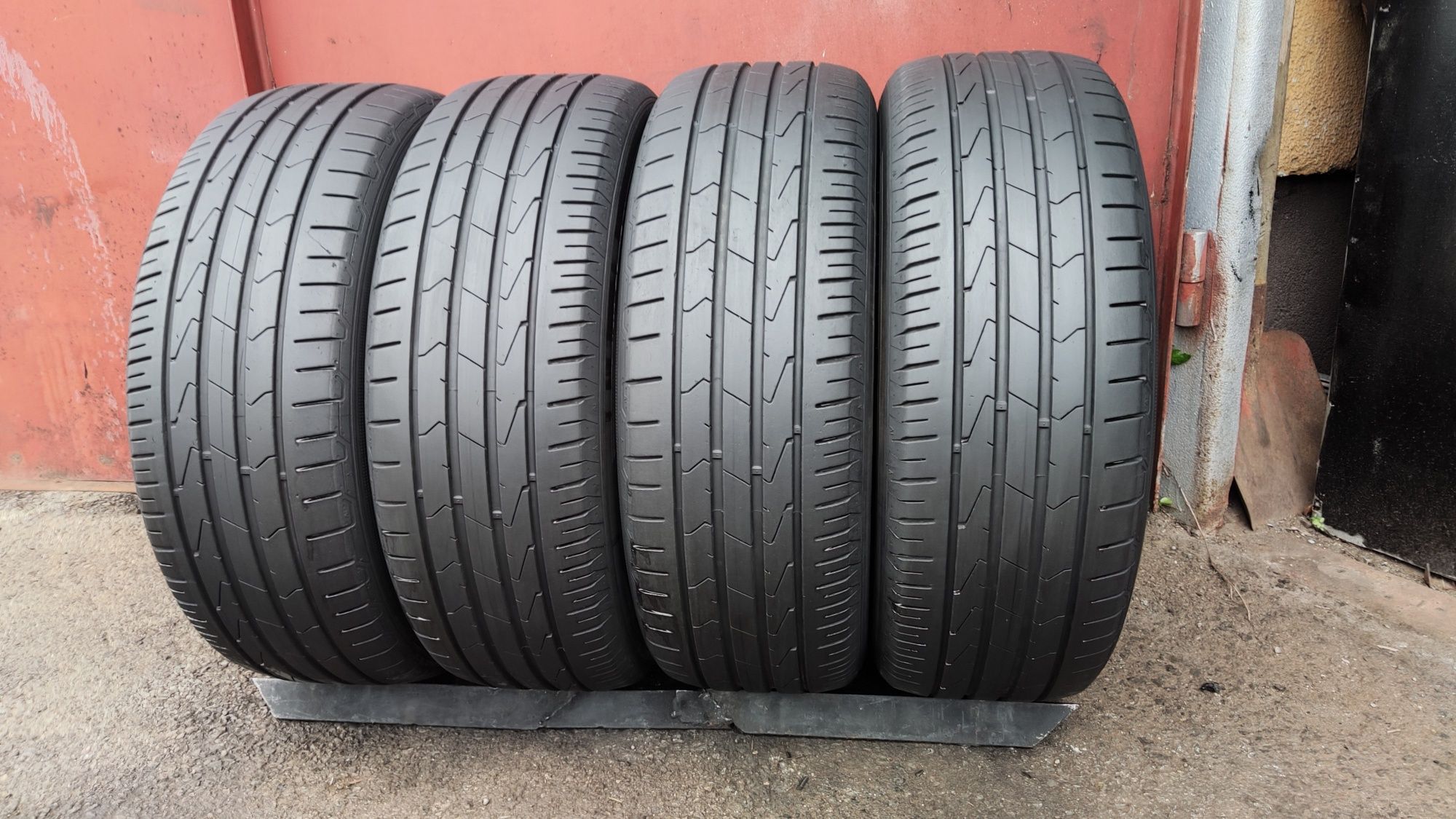 4бр. летни гуми 215/60/17 Hankook Ventus Prime 3 
dot2822
7mm
Много до