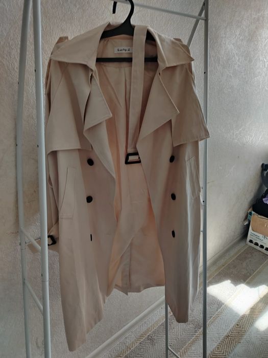 Бежевый тренч женский