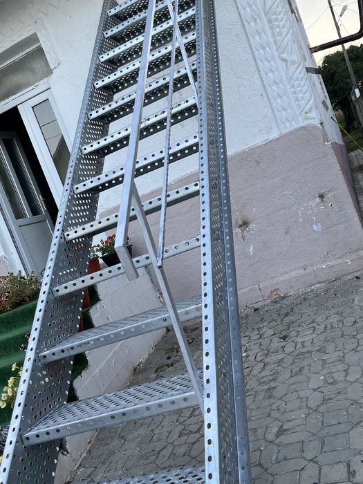 Scări metalice zincate