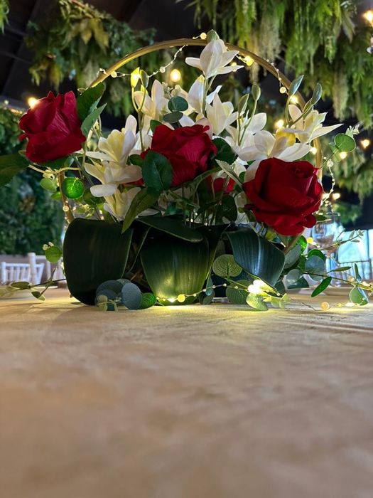 De vanzare -set 30 aranjamente florale artificiale pentru evenimente