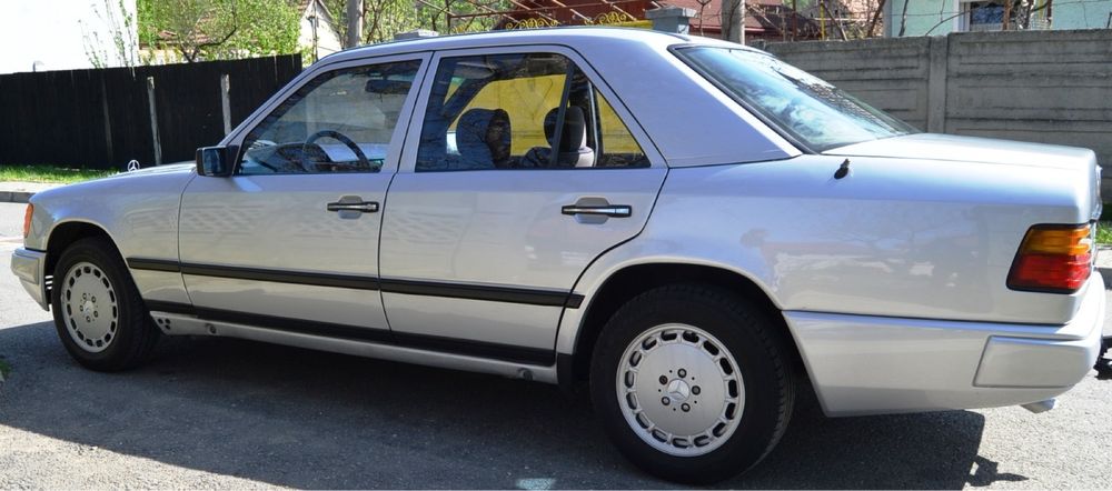 De vânzare !!! Mercedes-Benz W124 300D - An-1986