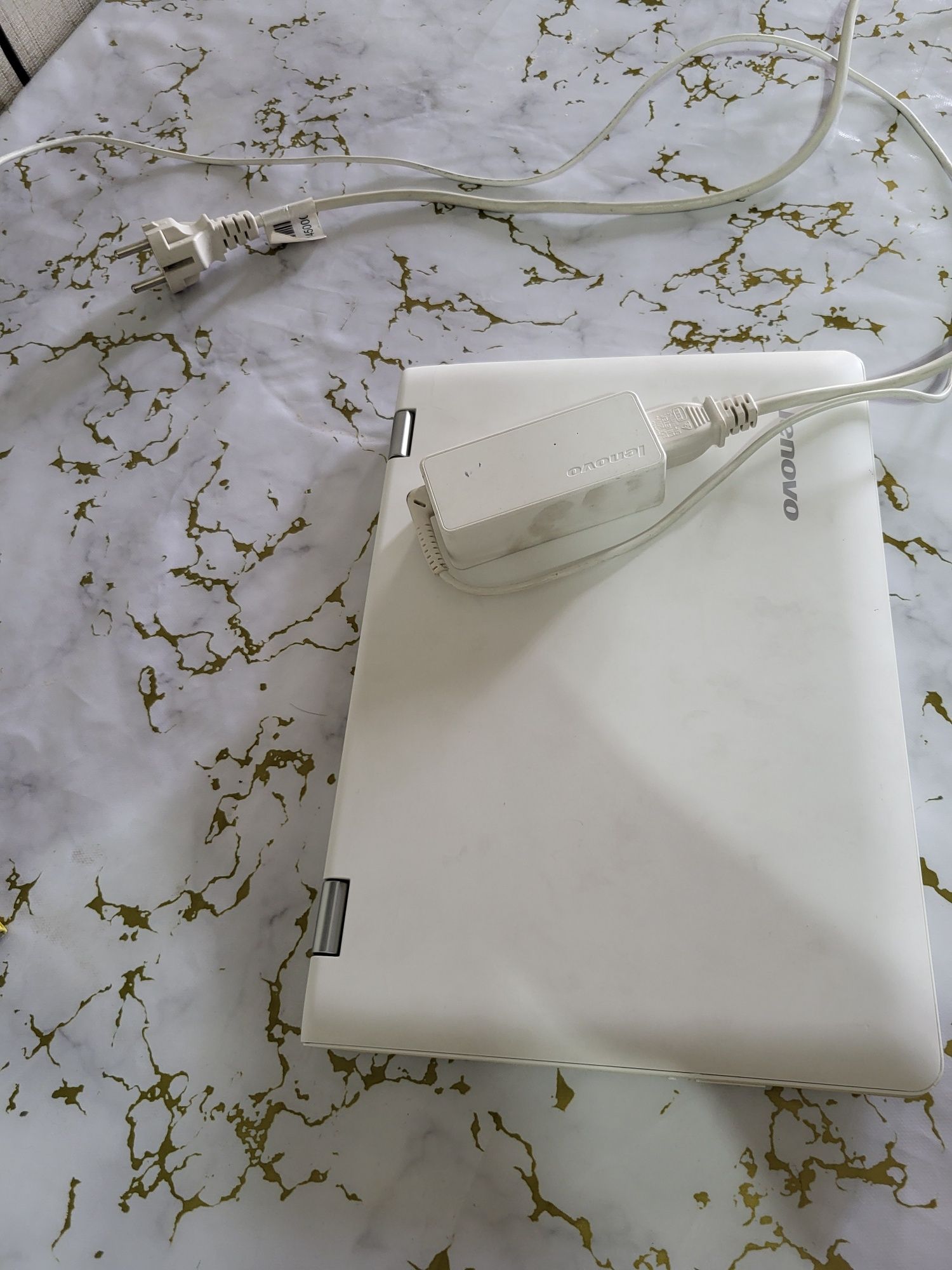 Netbook Lenova Yogo 300