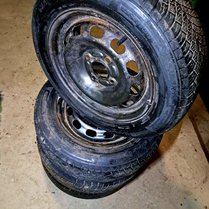 Vand roti cu cauciucuri de ford fista 2004