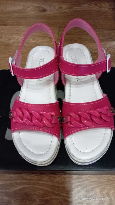 Сандали за момиче
