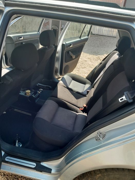 Vând mașină pentru dezmembrări