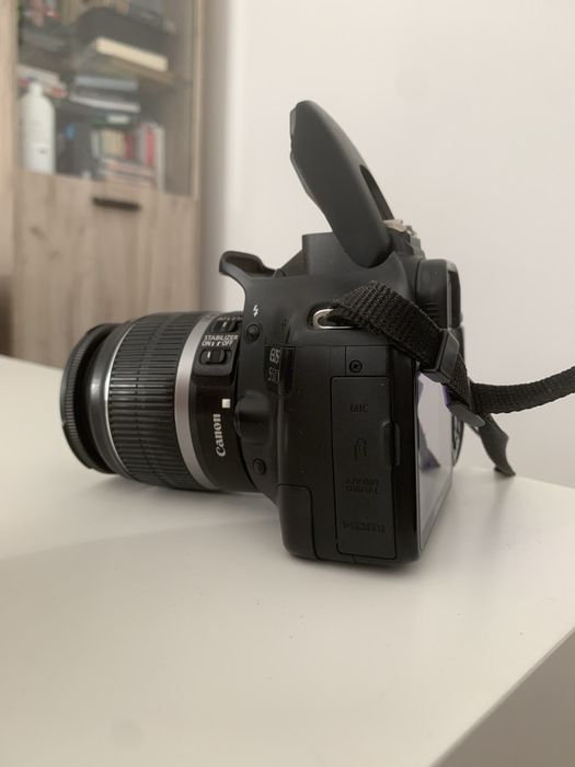 Canon EOS 550D cu 2 acumulatori si incarcator