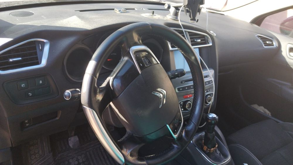Vand  Citroen c4 sau schimb cu microbuz