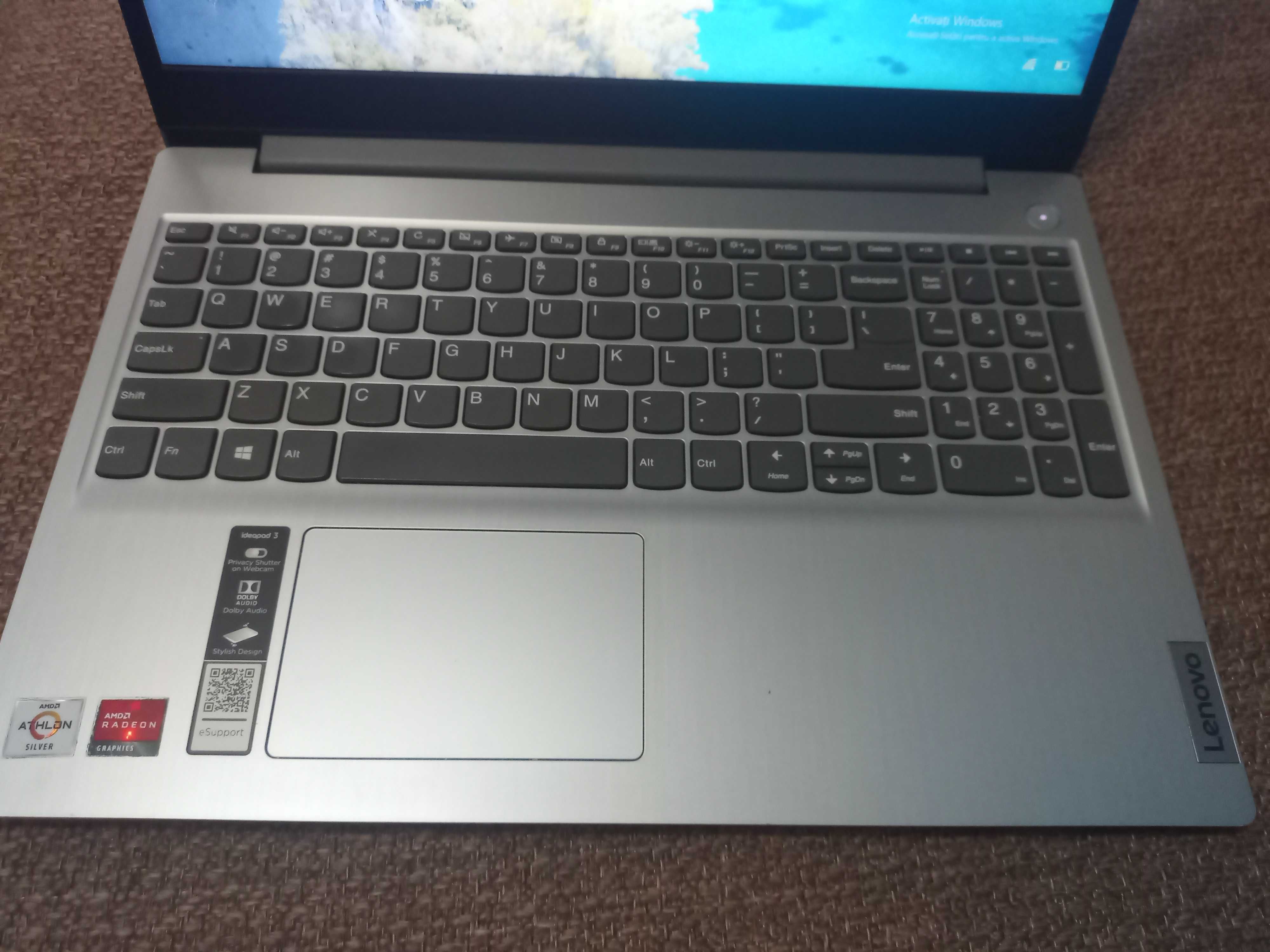 Vând urgent laptop Lenovo ideapad3+cooler