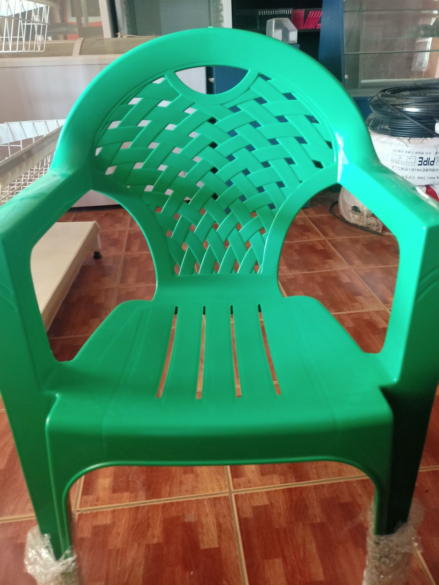 Пластиковые столи и стулья