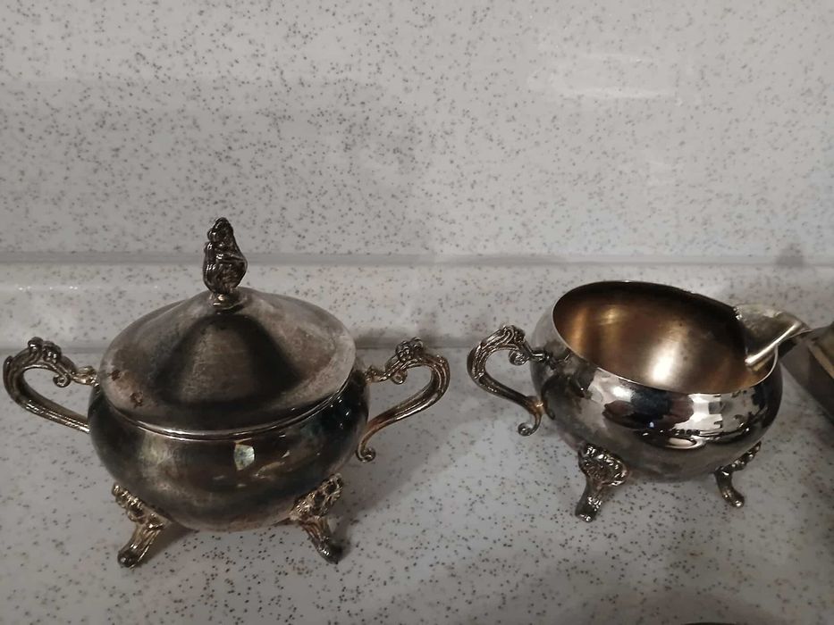 Посребрени съдове и аксесоари за сервиране