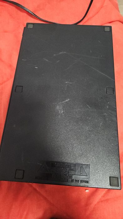 Playstation 2 с 2 контролера и 2 игри