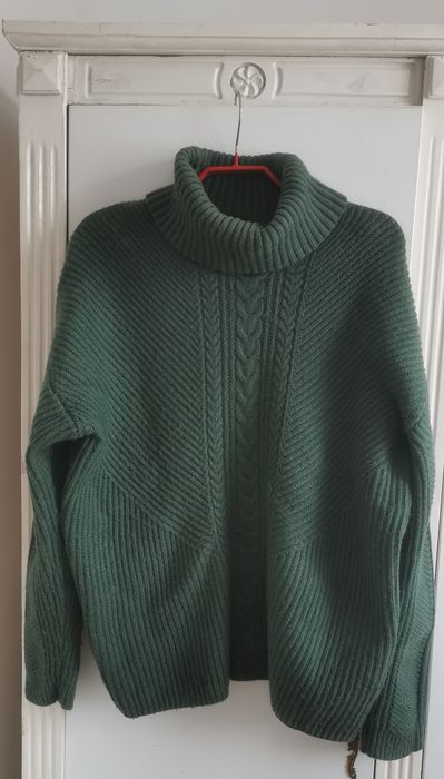 Pulover foarte frumos verde marca Guess mărime 42