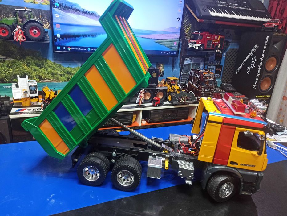 Camion cu radiocomanda Bruder Mercedes