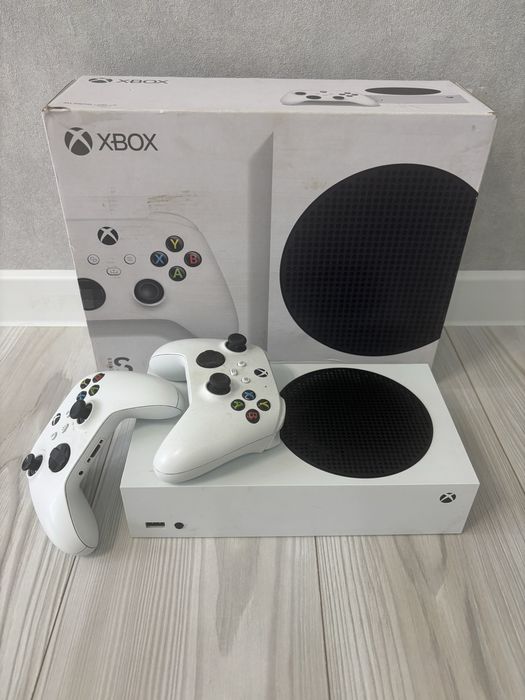 Продам x box series s в отличном состоянии
