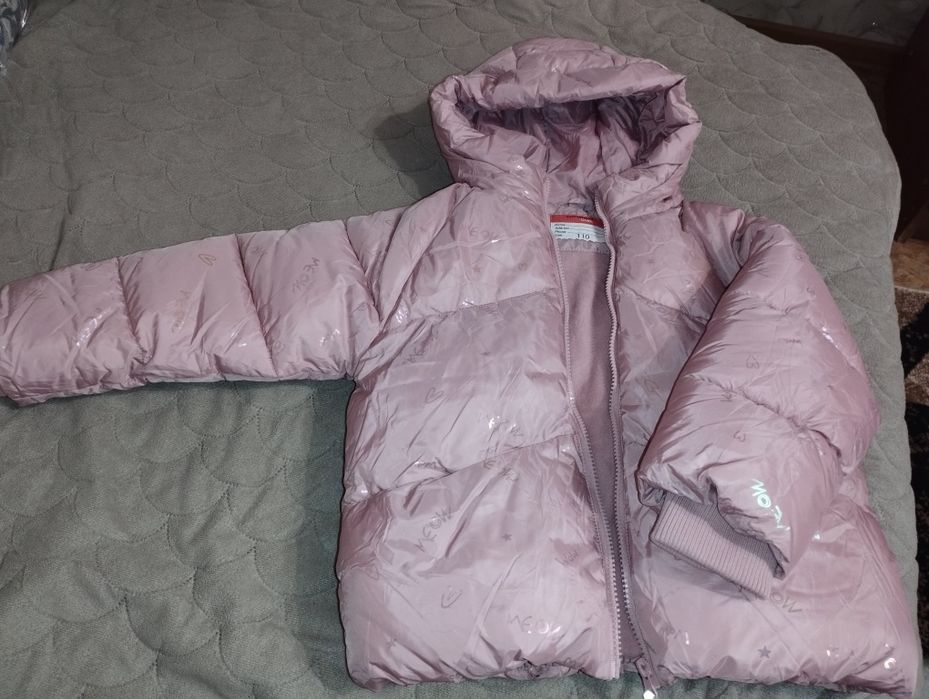 Продам новую куртку на девочку размер 110