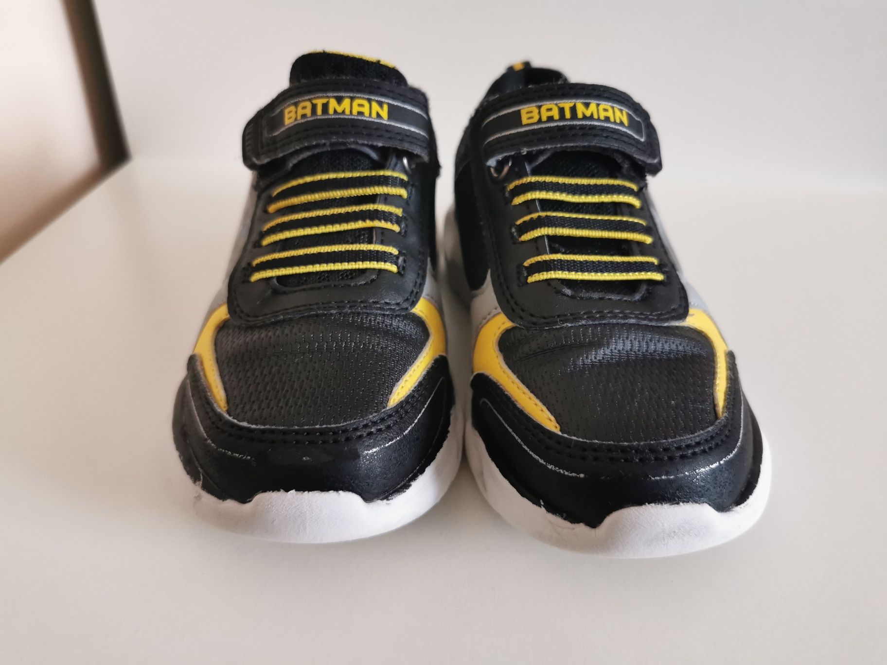 Adidași băieți mărimea 28, cu luminițe funcționale, Batman sneakers