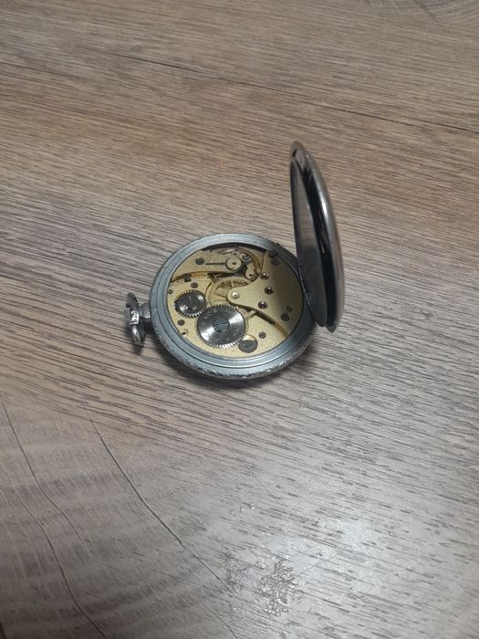 Продавам  този   джобен  часовник хронометър