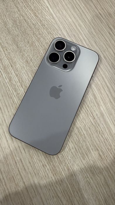 Vând iPhone 15 Pro – 512 GB – Natural Titanium – Impecabil