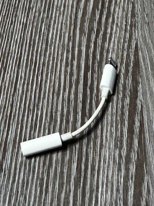 Оригинальный комплектный переходник с mini-Jack 3.5 на Lightning