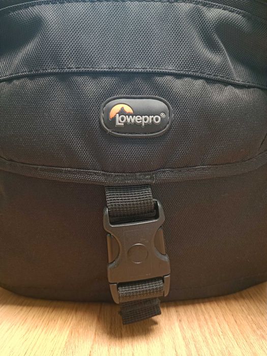 Чанта за фотоапарат Lowepro Nova 180 AW