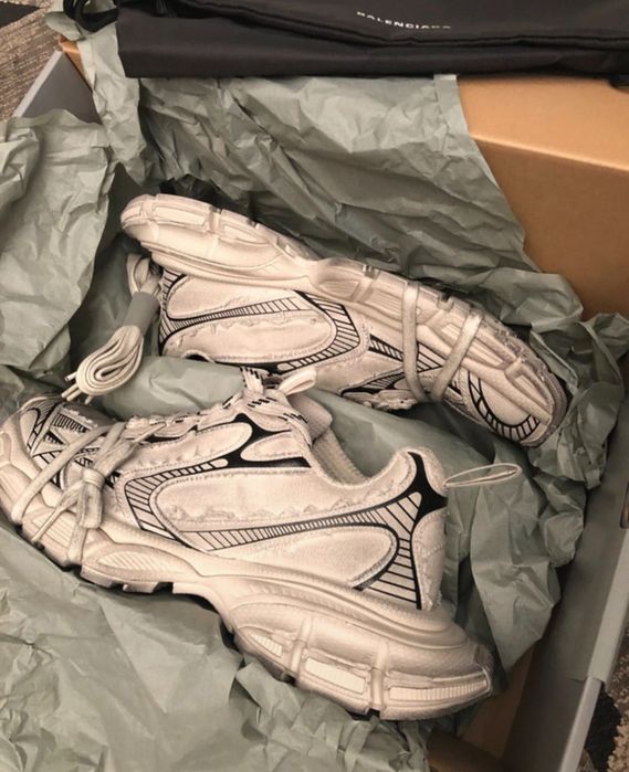 Balenciaga nr:42  2600Ron