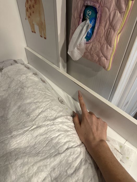 Set mobilier bebeluș – comodă de înfășat + dulap