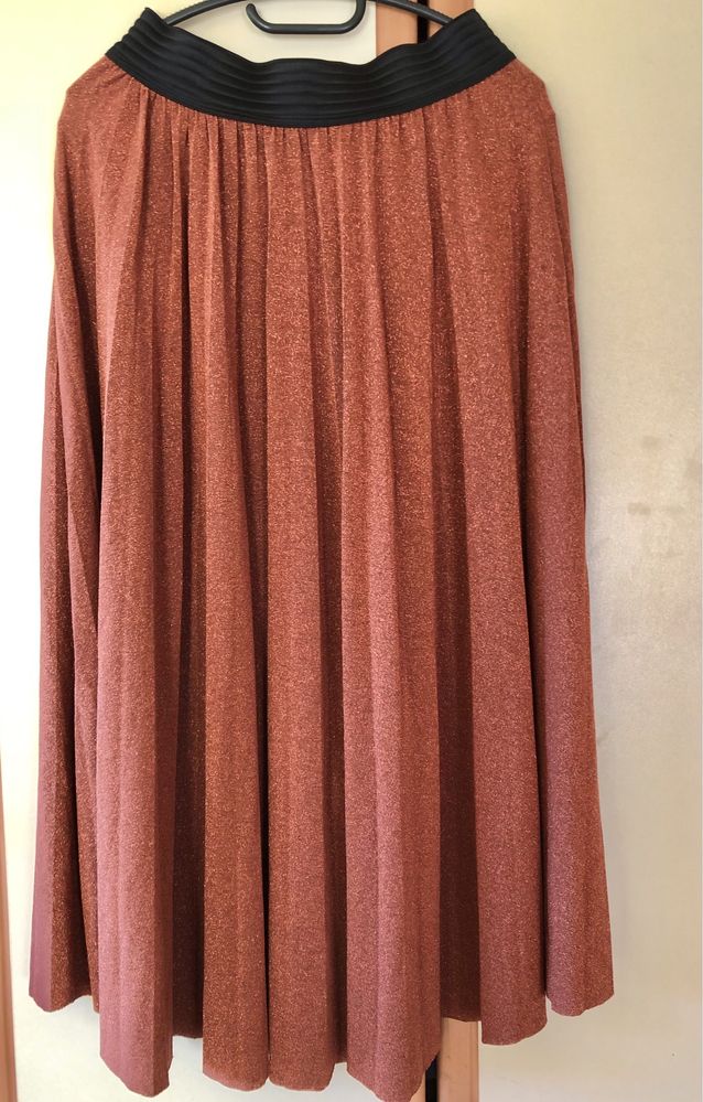велурена пола размер L-44 , XL