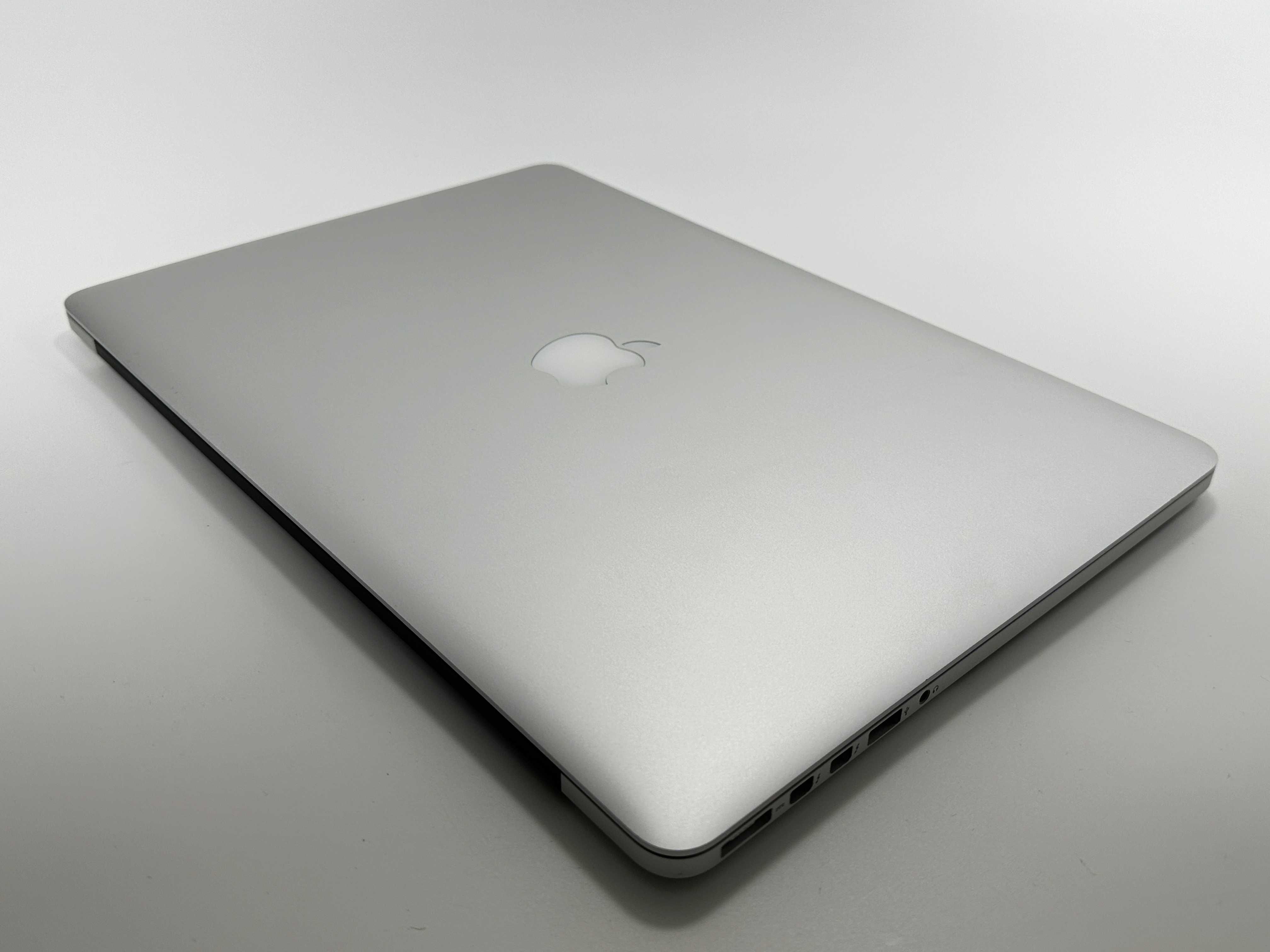 MacBook Pro 15.4 inch i7 16 gb ram 256 gb ssd CA NOU Impecabil