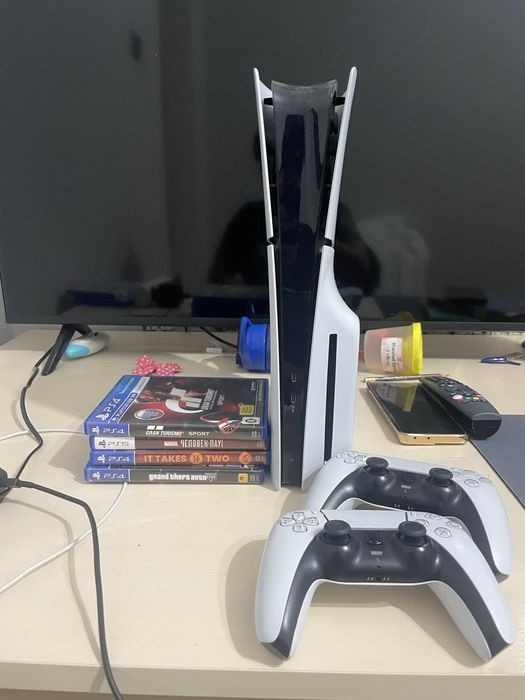 продам PlayStation 5 slim идеальное состояние и куча игр