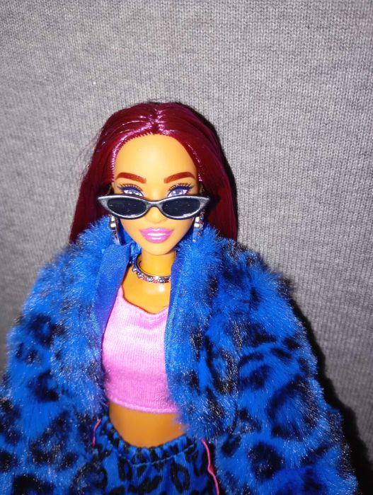 Кукла Barbie Extra с дълга коса.