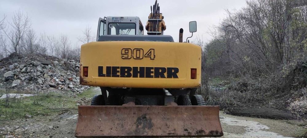 Продавам Колесен Багер LIEBHERR А904С в добро техническо състояние