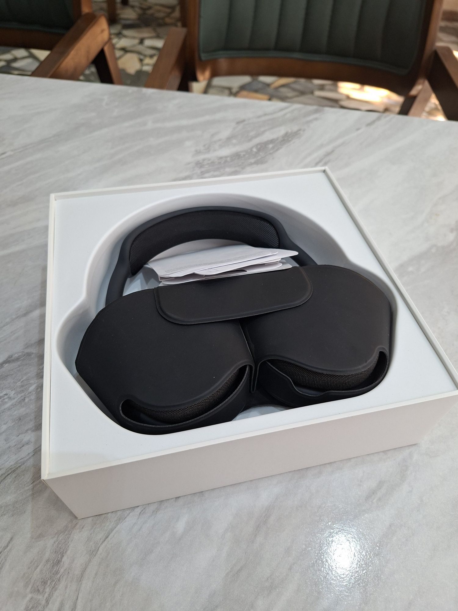Airpods Max Lux.