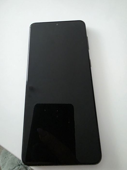 Samsung Galaxy S21 +5G Aproape Now