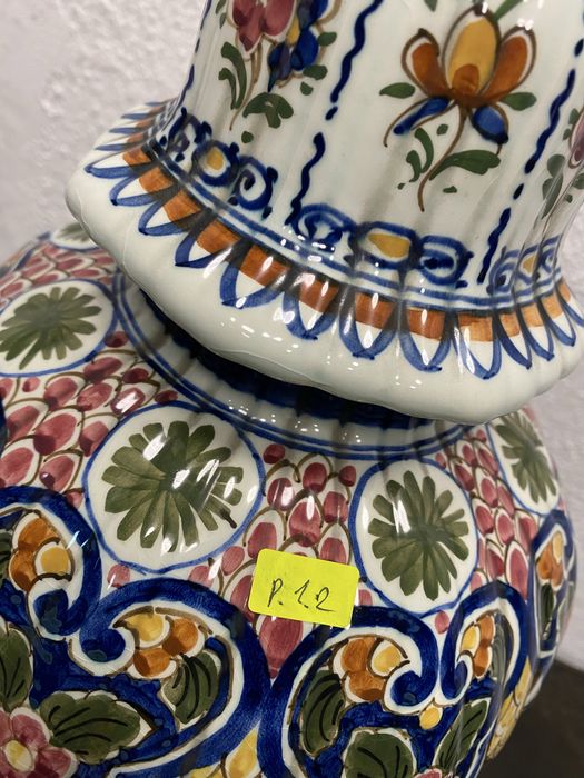 Голямахоландска ваза с капак на Delft