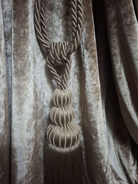 Продам шторы 4 метра ширина