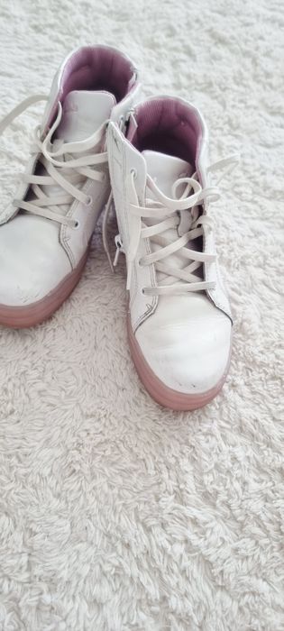 Ghete Clarks nr 31 cu lumini,  piele