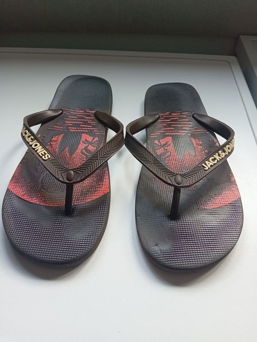 Slapi bărbați nr 43 Jack & Jones, aproape noi.