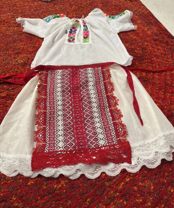 Costum national fetita