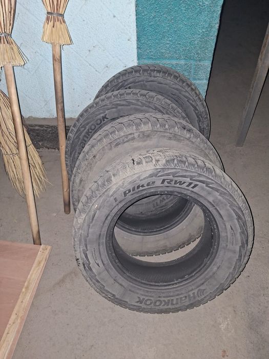 Продам  резины на авто