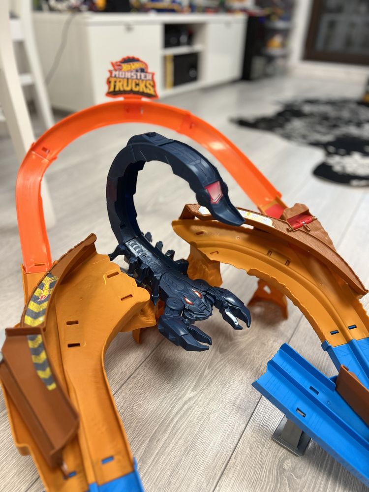 Писта Hot Wheels Monster Trucks Scorpion Sting Raceway