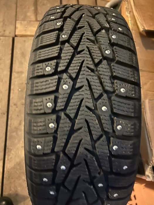 Продам зимние шины Nokian