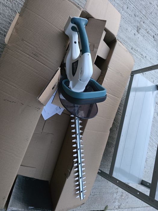 Masina de tuns gard viu Makita