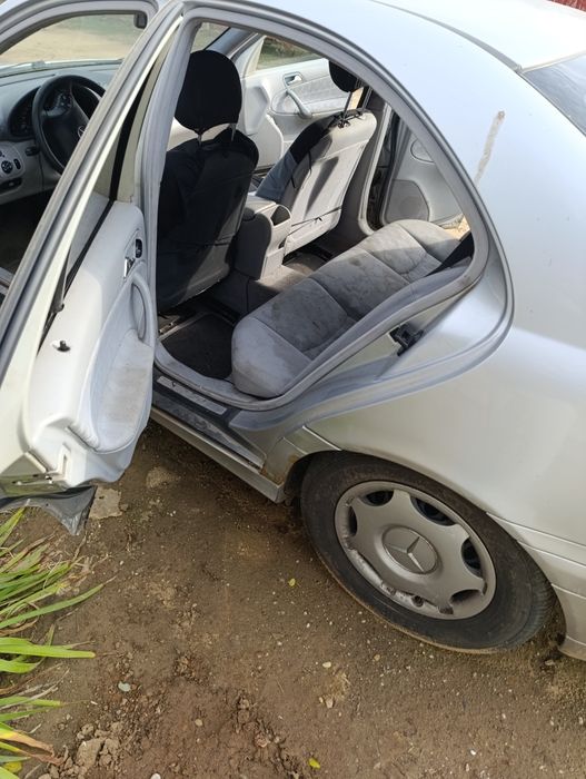 Vând Mercedes Benz