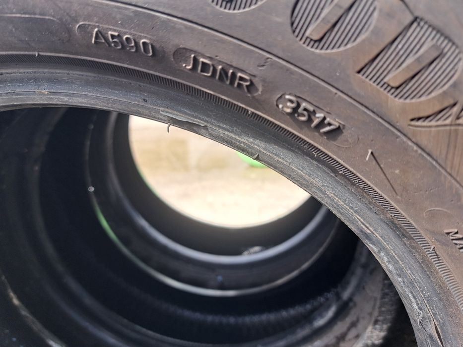 Anvelope de iarna 185-60r15 Goodyear