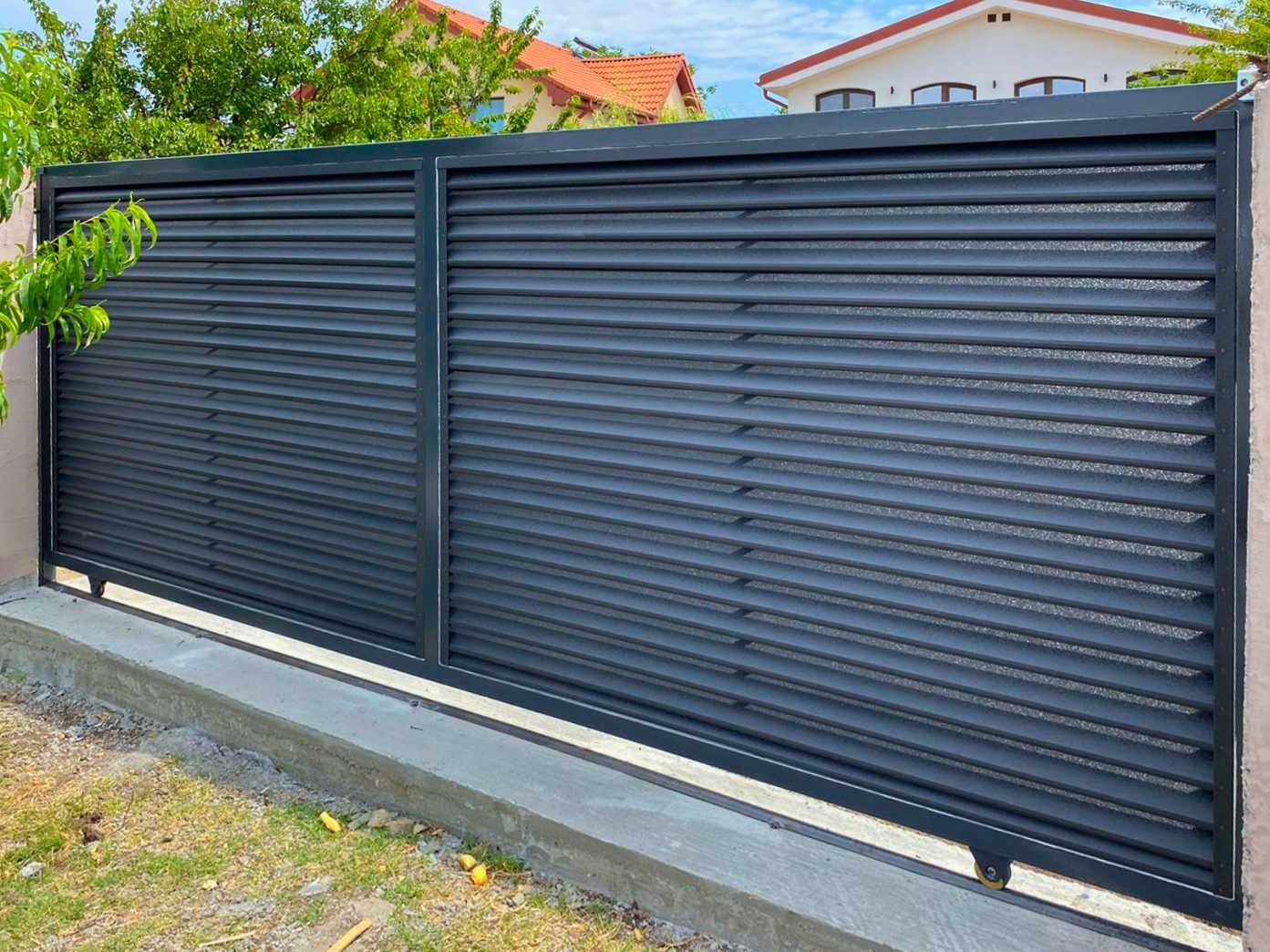 Garduri si porti din profile metalice tip "jaluzea" model 2