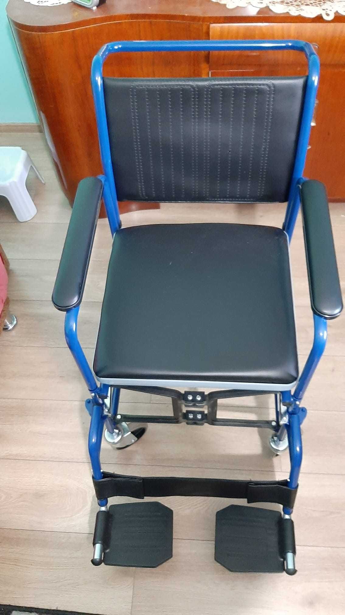 Vand scaun pentru persoane cu dizabilități
